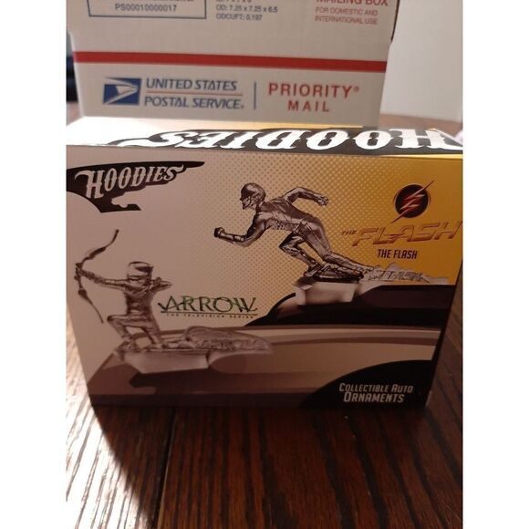 New The Flash Hoodies Collectible Automotive Ornament Decor Loot Crate Exclusive - Picture 3 of 4